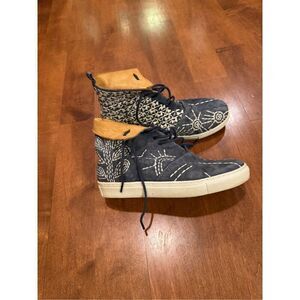 Woman’s leather free people Gansvoort embroidered high top sneakers size 36